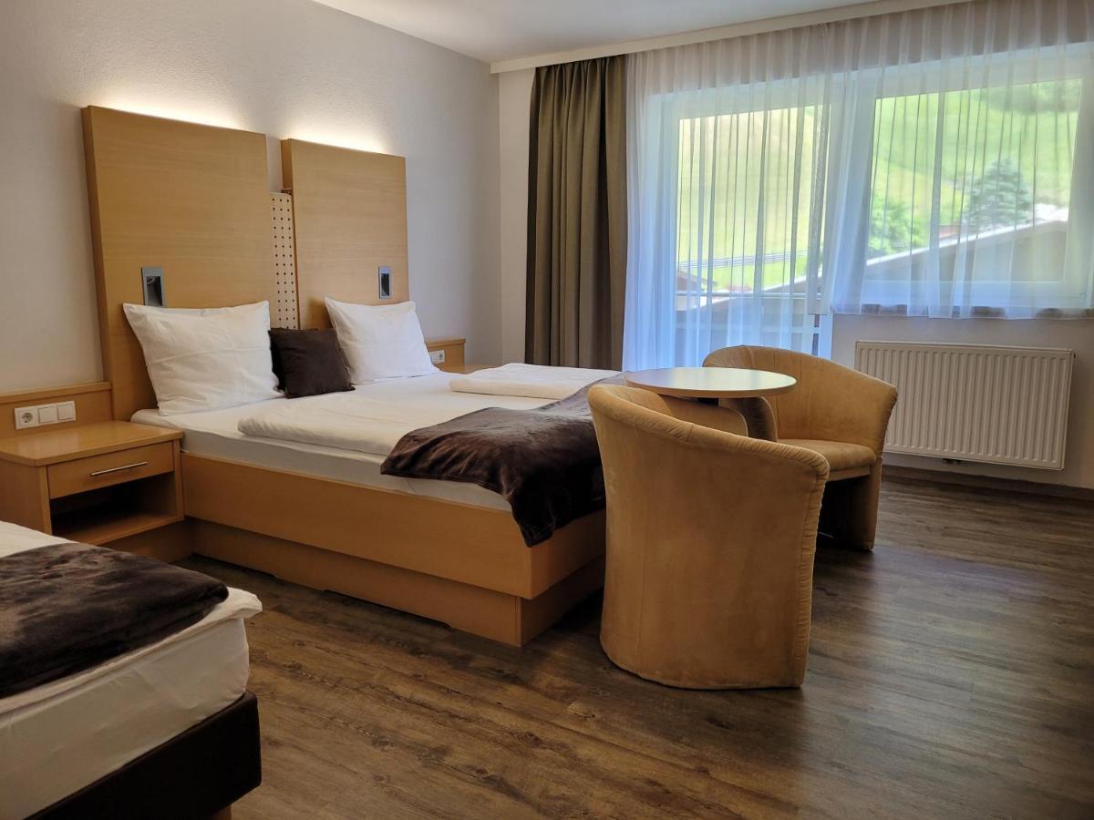 Hotel-Restaurant Lampenhaeusl Fusch an der Grossglocknerstrasse Екстериор снимка