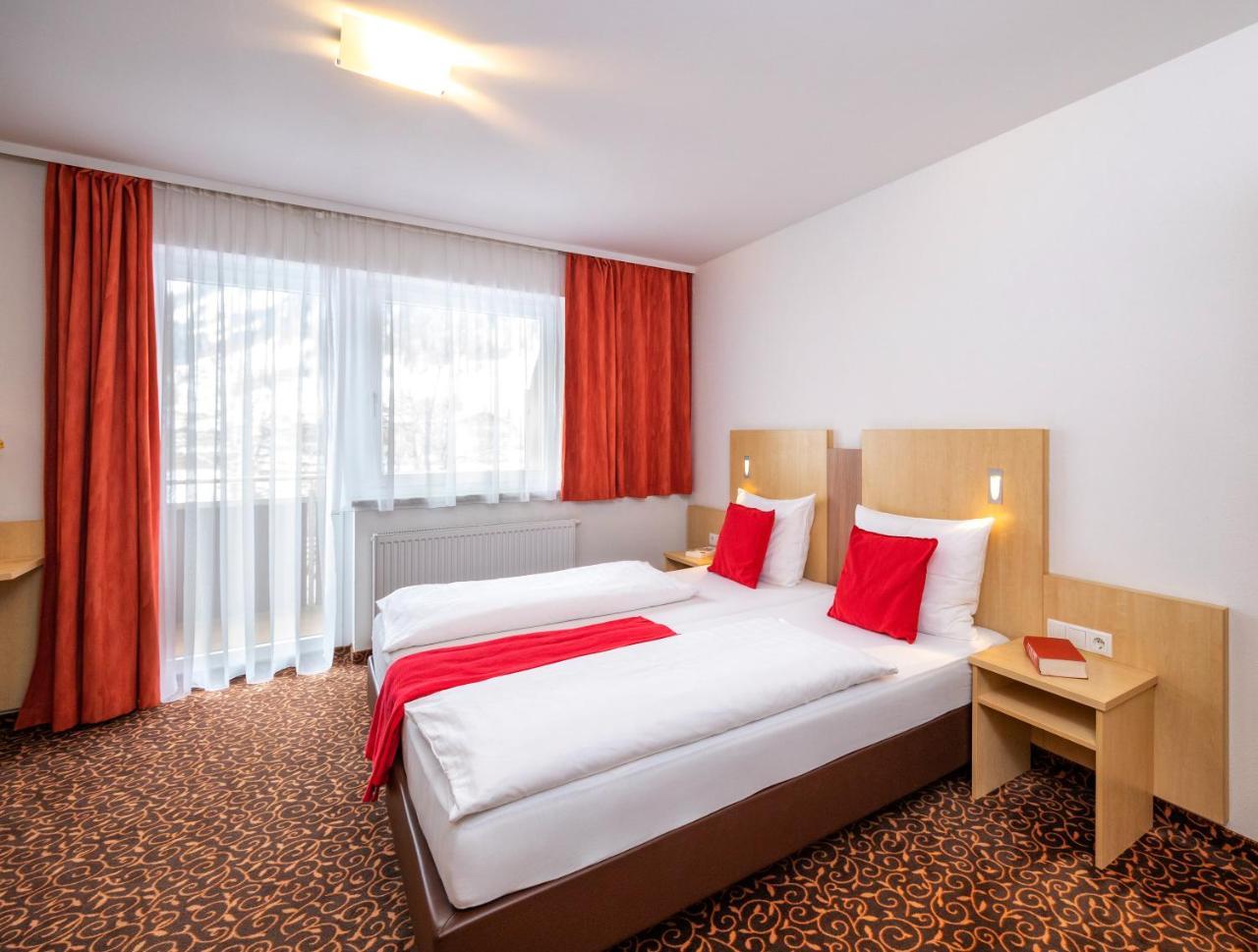 Hotel-Restaurant Lampenhaeusl Fusch an der Grossglocknerstrasse Екстериор снимка